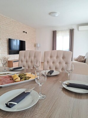 House | 3 bedrooms - Holiday Houses, Villas Marina - Quiet & Spacious (Bilice)