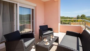House - Holiday Houses, Villas Marina - Quiet & Spacious (Bilice)