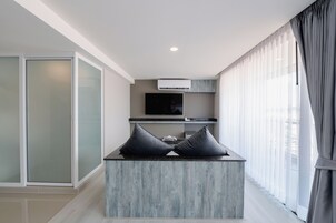 Deluxe Double Room | Desk, free WiFi, bed sheets