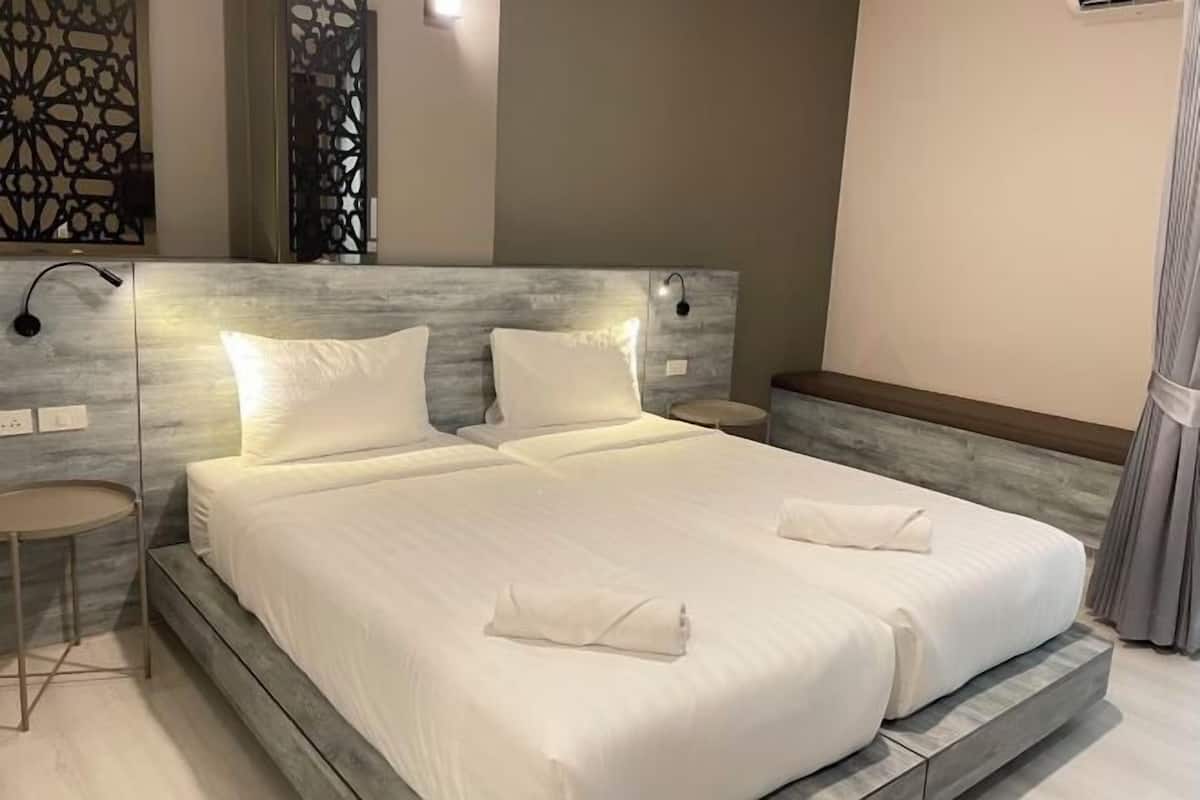 Desk, free WiFi, bed sheets