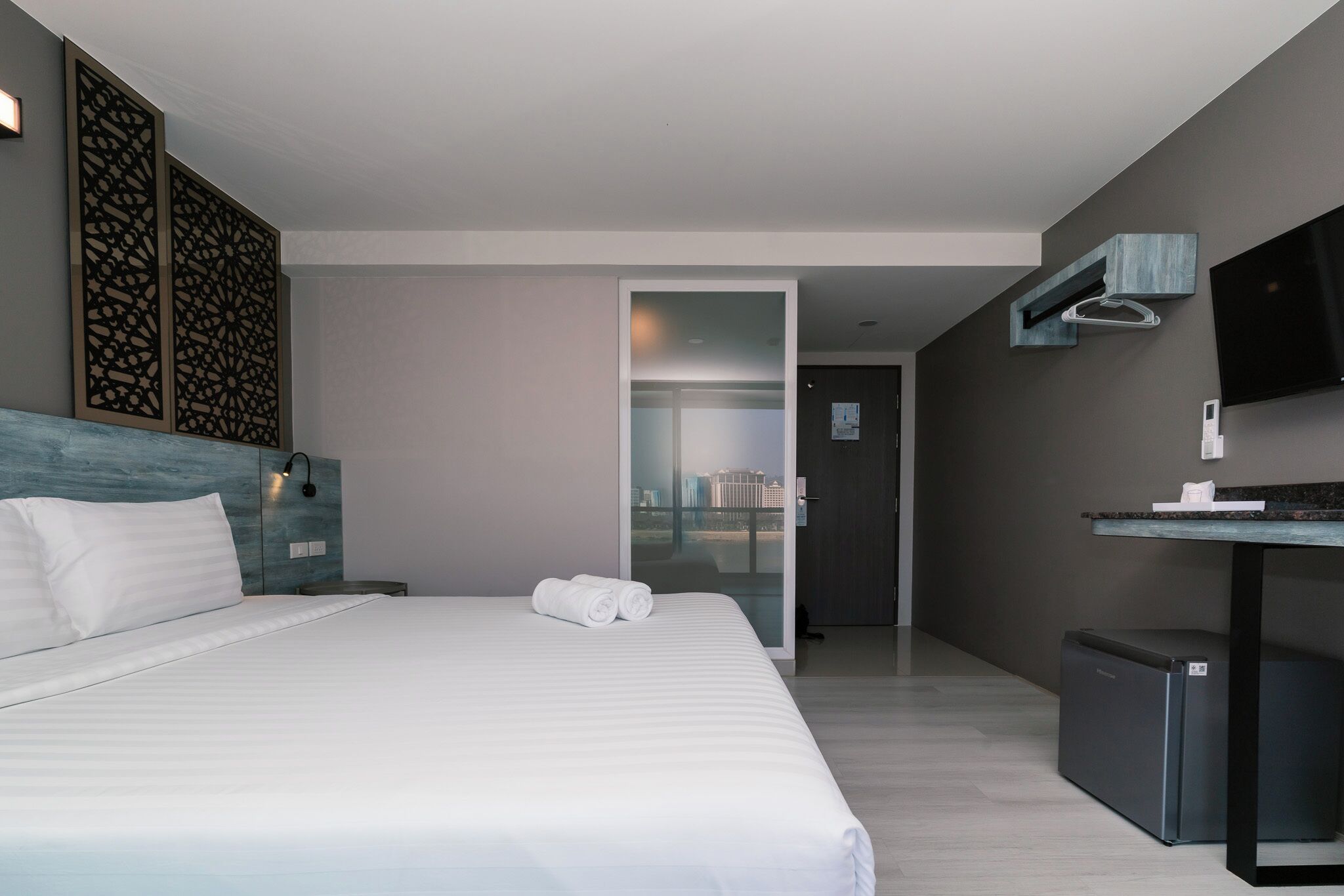 Standard Double Room, River View | Desk, WiFi (free), bed sheets