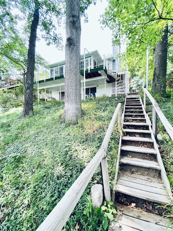 Property grounds. Cozy little lake cottage on Buck Lake!