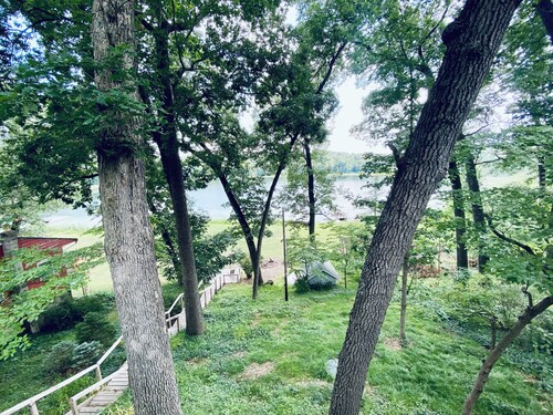 Cozy little lake cottage on Buck Lake! 