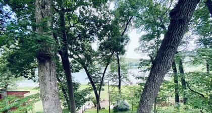 Cozy little lake cottage on Buck Lake!