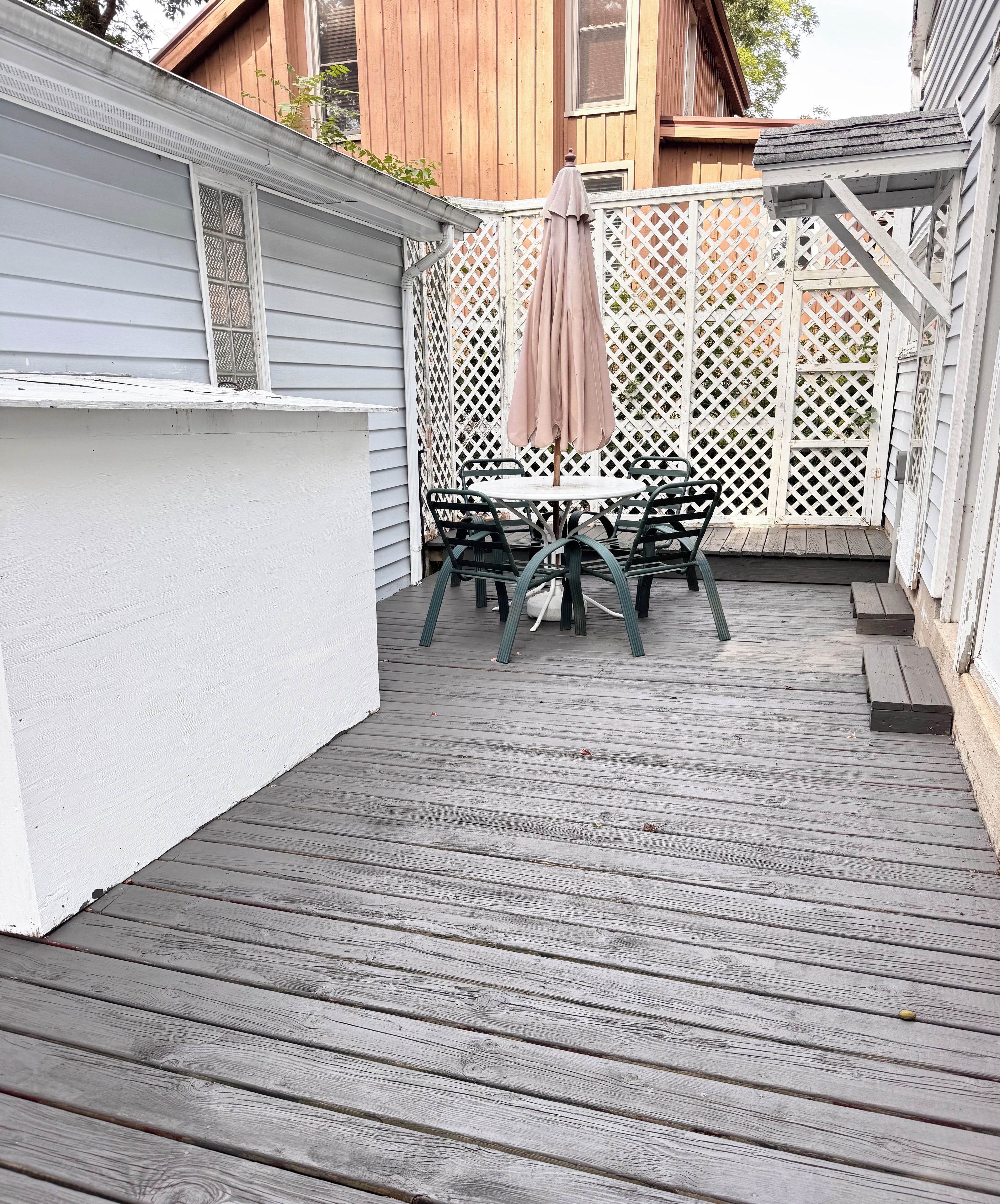 Outdoor dining
