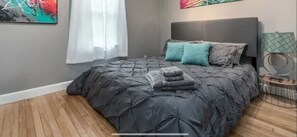 4 bedrooms, free WiFi, bed sheets - Cozy home in Bangor Maine (Bangor)
