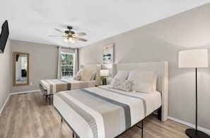 4 bedrooms, iron/ironing board, free WiFi, bed sheets - Timber Point Lodge-Indian Point (Branson)