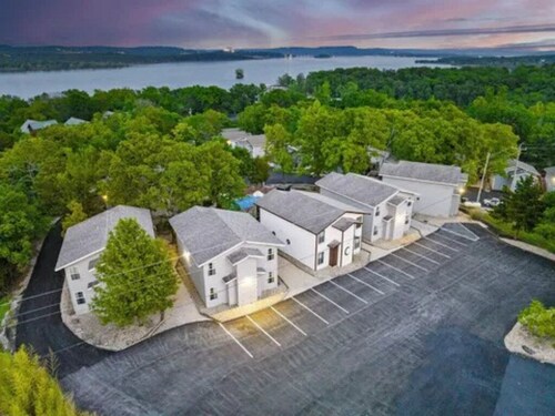 Pools-Boat Slip Rental at Indian Point Marina-Table Rock Lake-Silver Dollar City