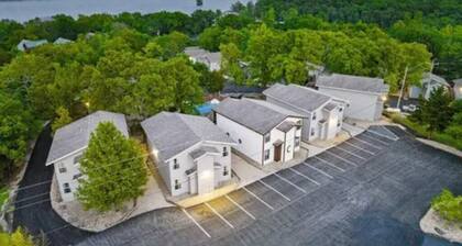 Pools-Boat Slip Rental at Indian Point Marina-Table Rock Lake-Silver Dollar City