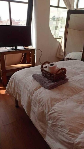 Executive Apartment | Iron/ironing board, free WiFi, bed sheets