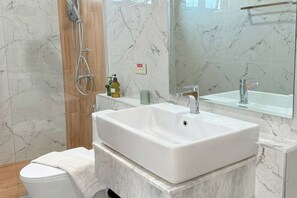 Bathroom - Good Moments Pool Villa (Pak Chong)