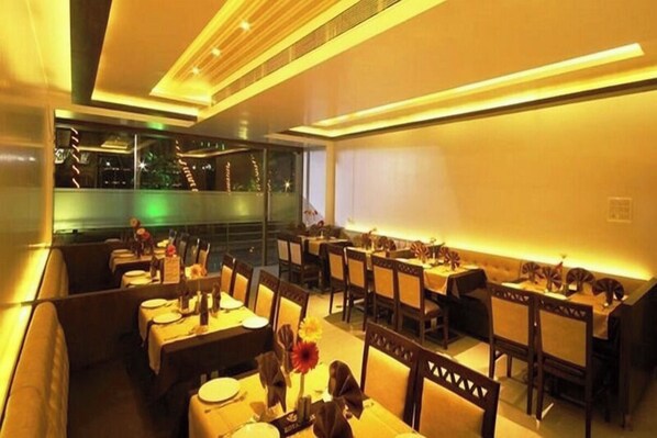Restaurant - Hotel Royal Park Residency (Navi Mumbai)