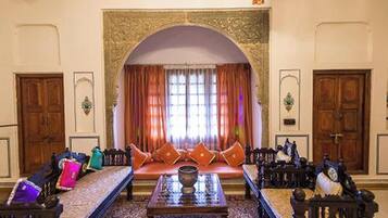 Royal Suite | Minibar, in-room safe, desk, laptop workspace
