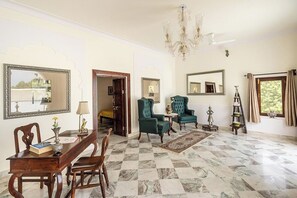 Royal Suite | Living area | Computer monitors - Fort Barli (Bhinai)