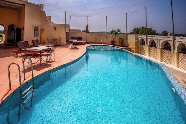 Outdoor pool, pool umbrellas, sun loungers