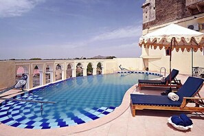 Outdoor pool - Fort Barli (Bhinai)