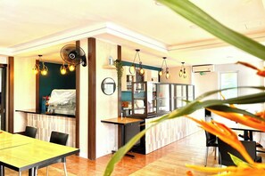 Cafe - Behomy Corner 8 Lippo Karawaci (Curug)