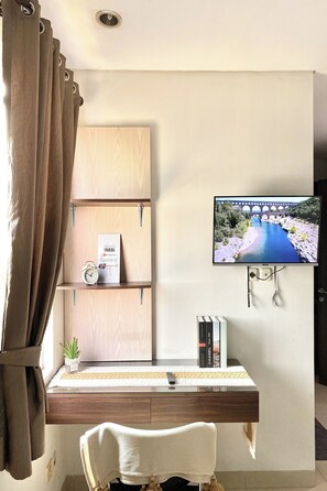 Deluxe Double Room | Desk, soundproofing, free WiFi, bed sheets