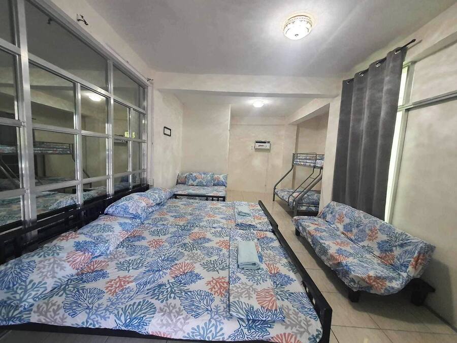 Deluxe Room | Desk, free WiFi