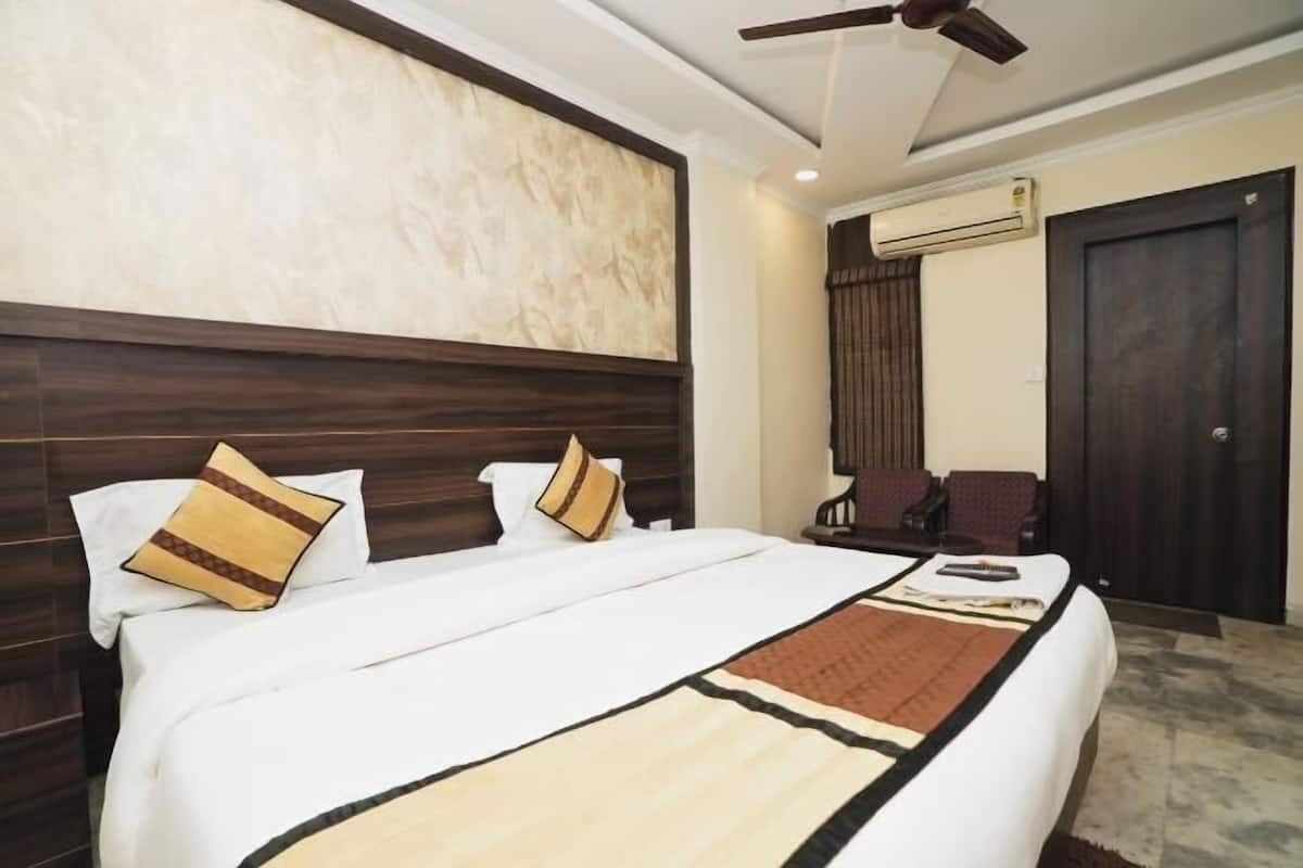 Escritorio, wifi gratis y ropa de cama