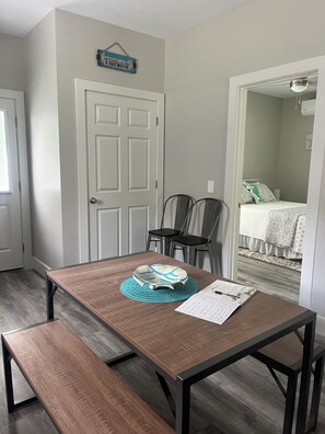 2 dormitorios, tabla de planchar con plancha, wifi gratis y ropa de cama