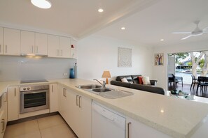 Fridge, microwave, oven, stovetop - Unit 30 - 3 Bedroom Deluxe Waterfront (Noosa)