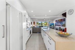 Interior - Unit 34 - 3 Bedroom Deluxe Waterfront (Noosa)