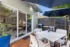 Outdoor dining - Unit 49 - 2 Bedroom Gardenside (Noosa)