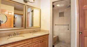 Bathroom - Need a place for Sundance Film Festival? This fits 8 people! (Park City)