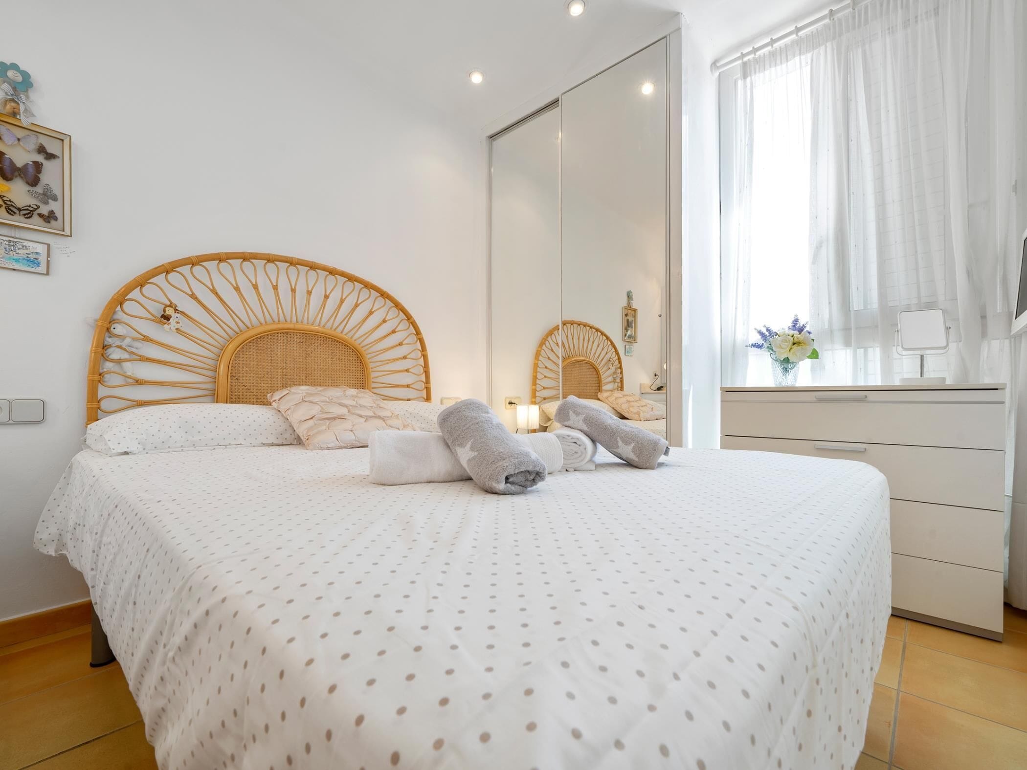 2 多间卧室、熨斗/熨衣板、上网接入、床单