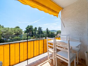 Outdoor dining - Apartment with parking 400m beach and shops (Calella de Palafrugell)