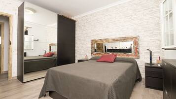 2 dormitorios, tabla de planchar con plancha, wifi gratis y ropa de cama