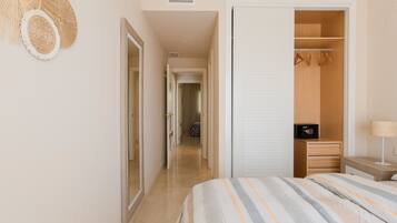 2 slaapkamers, een strijkplank/strijkijzer, gratis wifi, beddengoed