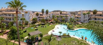 CALANOVA - Magnificent apartment with shared pool and free WiFi