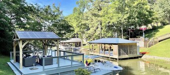 Lake Tuscaloosa Waterfront Home--great for friends, families, and Bama parents!