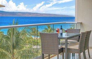 Outdoor dining - Maui Resort Rentals: Honua Kai Hokulani 512 - Spacious 5th Floor 2BR w/ Gorgeous Partial Ocean & Mountain Views! (Lahaina)
