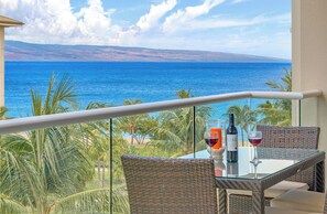 Outdoor dining - Maui Resort Rentals: Honua Kai Hokulani 512 - Spacious 5th Floor 2BR w/ Gorgeous Partial Ocean & Mountain Views! (Lahaina)