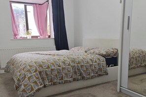 1 chambre, fer et planche à repasser, Wi-Fi, draps fournis