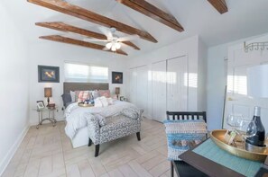 2 bedrooms, in-room safe, desk, iron/ironing board
