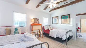 2 Schlafzimmer, Zimmersafe, Schreibtisch, Bügeleisen/Bügelbrett