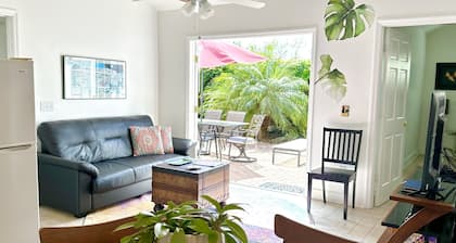 The Coach House- Entire Home - 2 bedroom/3 bath Orlando getaway!