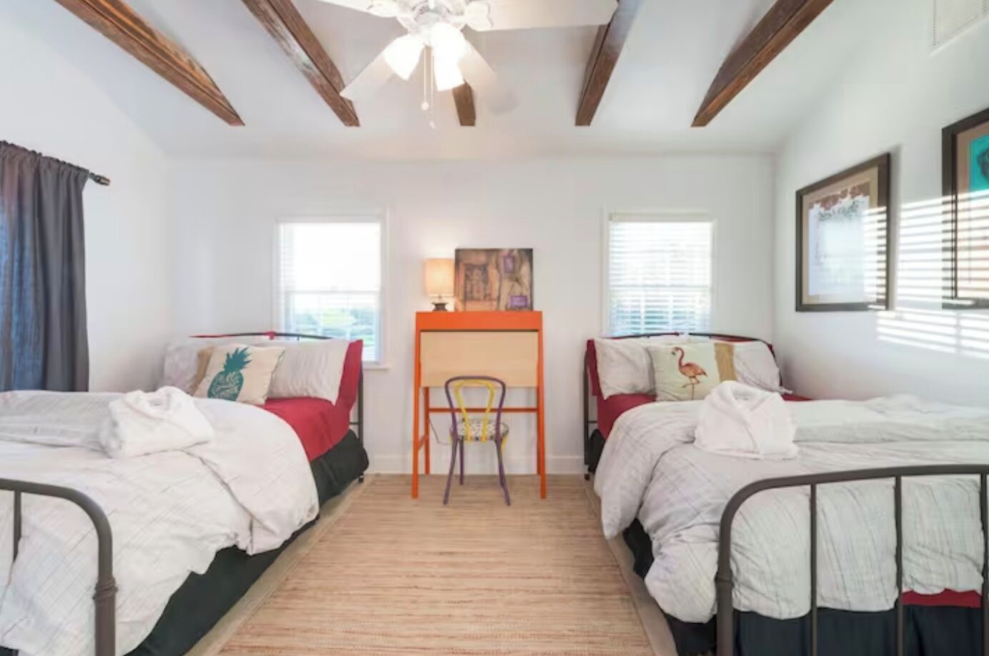 2 slaapkamers, een kluis op de kamer, een bureau