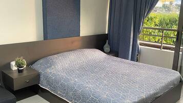 Iron/ironing board, WiFi, bed sheets, wheelchair access