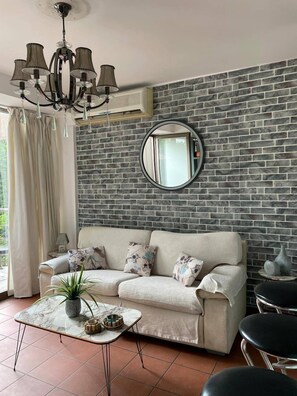 TV - Duplex in Siwar, 1 bedroom, next to Rimal, wifi (Keserouane)