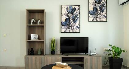 House - Sleeps 4 - Private Courtyard - Parking