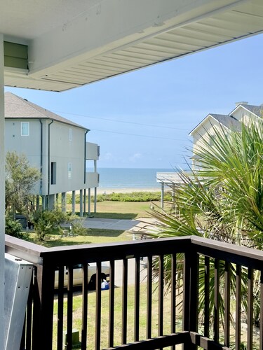 Cozy Beach House - short walk to the water, quiet neighborhood.