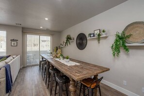 Dining - Corner Casita Spacious 6 bedroom private bathrooms (Washington)