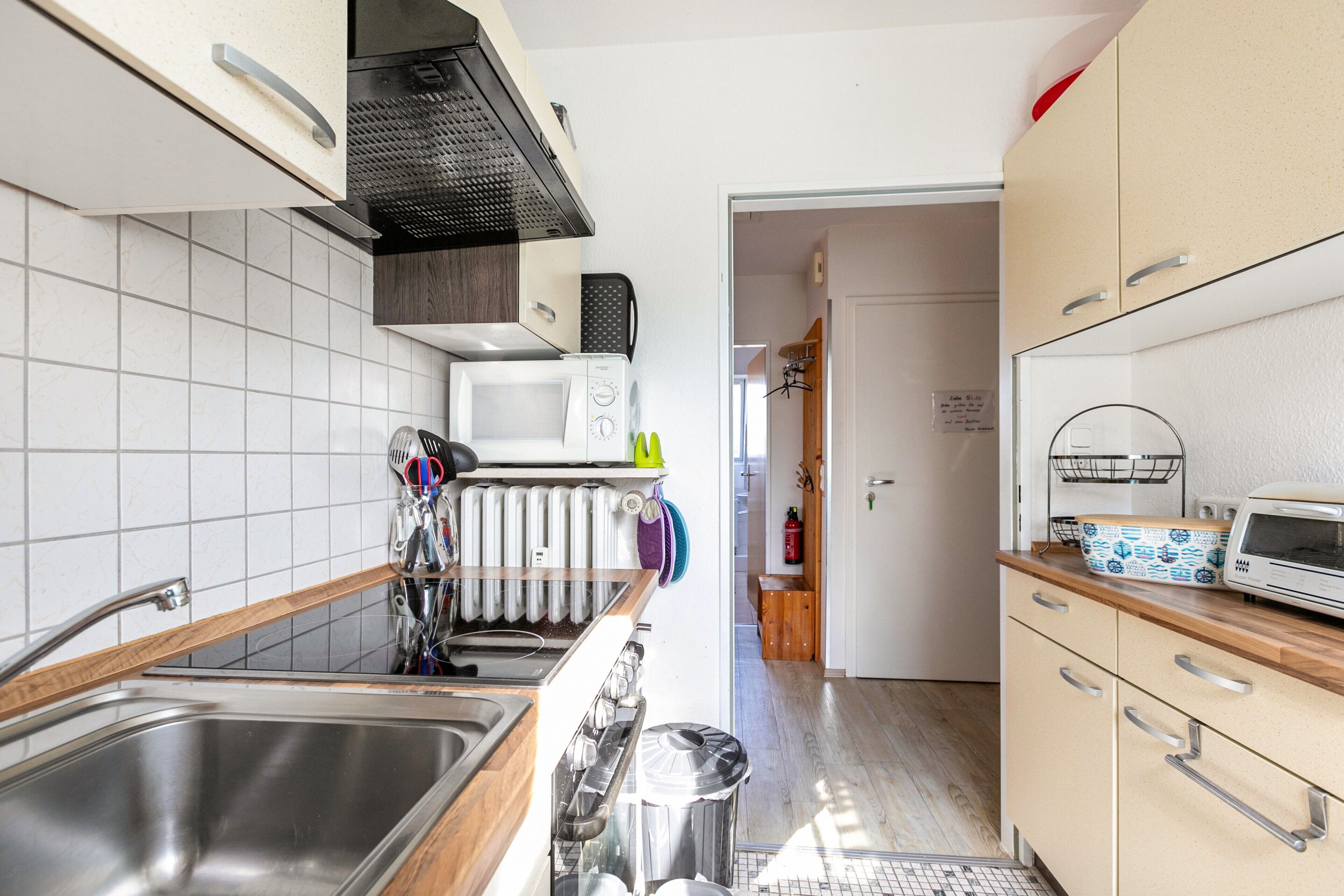 Køleskab, mikrobølgeovn, ovn, kogeplade