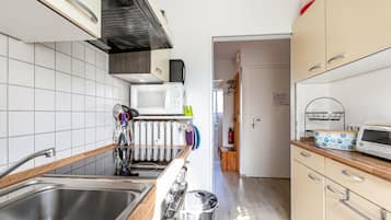 Køleskab, mikrobølgeovn, ovn, kogeplade