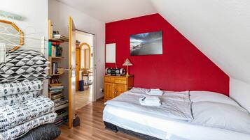 3 bedrooms, free WiFi, bed sheets